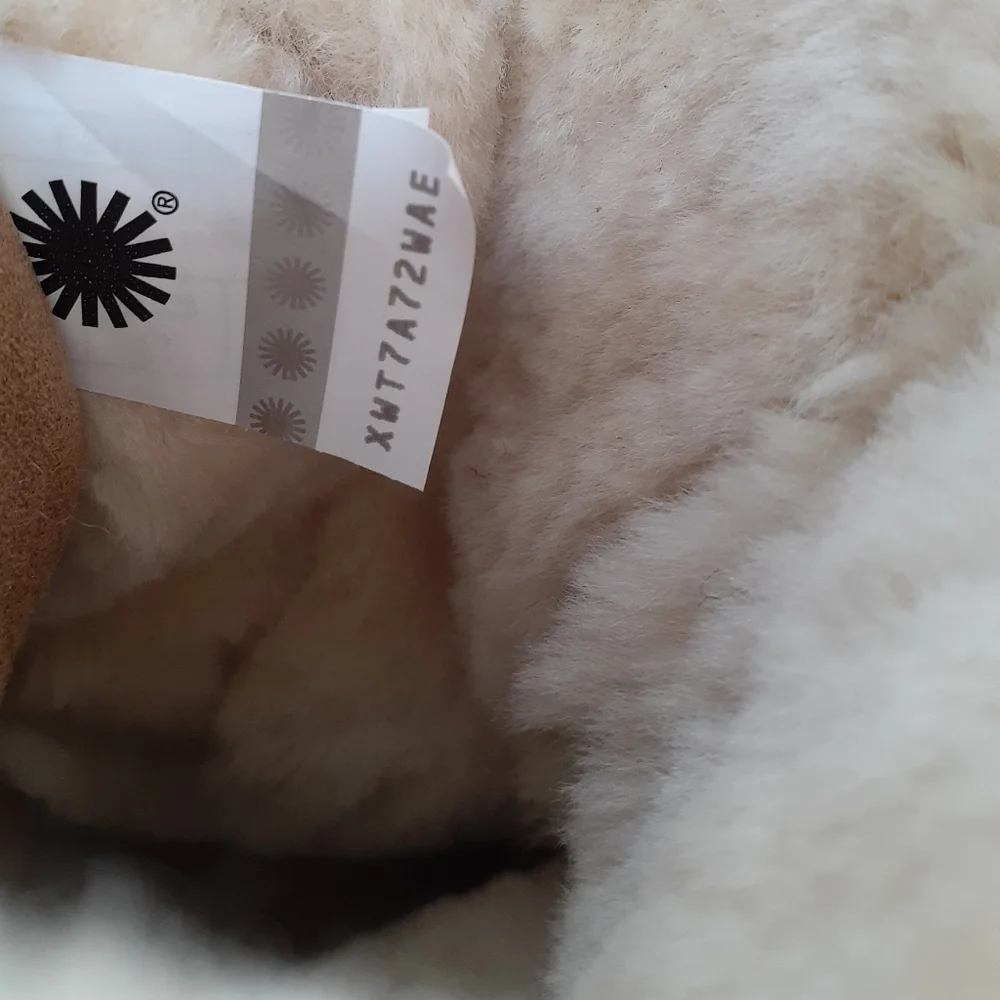 UGG Mukluk Revival Boots sz 5